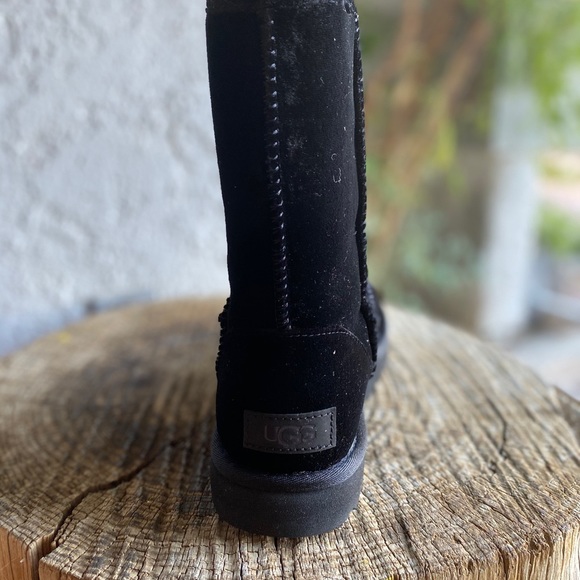 UGG BLACK CLASSIC SHORT VELVET SIZE 7 - Picture 6 of 7